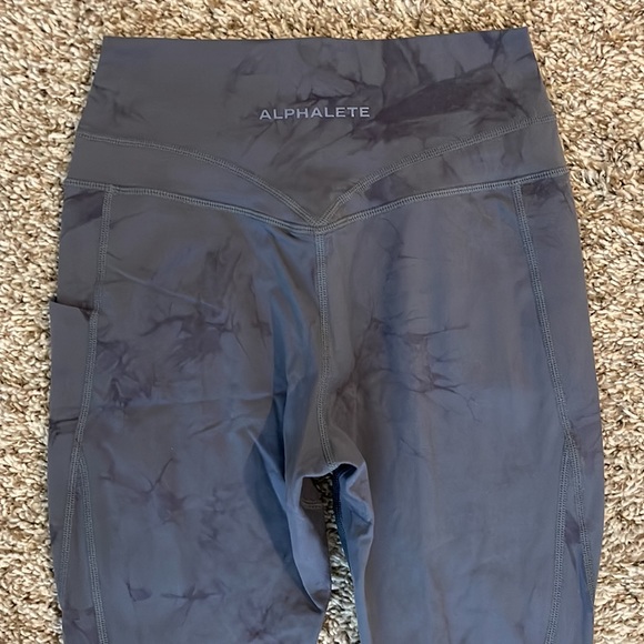 Alphalete tie dye leggings with pockets on side - Picture 4 of 5